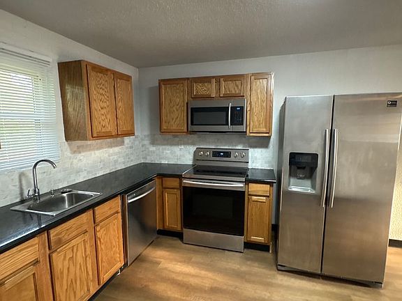 5th image of 1104 E Race Ave #B37
