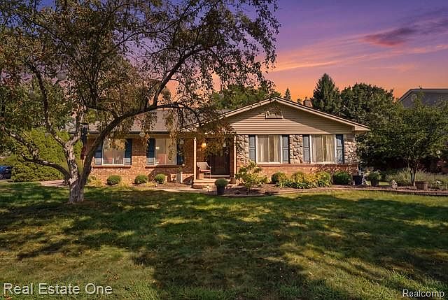 1353 Madison Dr, photo 2