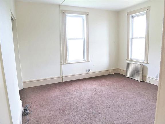 5th image of 846 Florence Ave