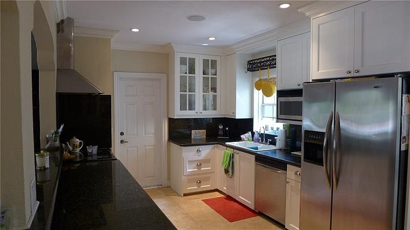 1st image of 700 NE 16th Ave