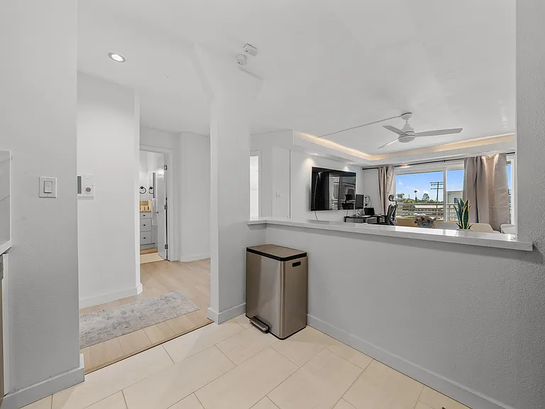 1645 Emerald St #2Q — Photo 5