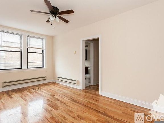 3rd image of 818 W Diversey Pkwy APT P
