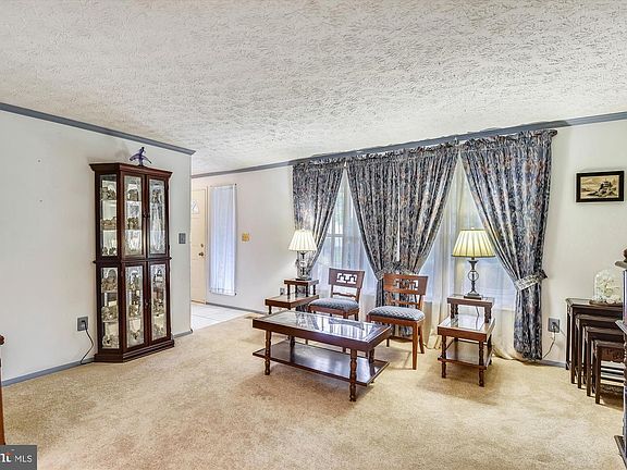 4th image of 205 Leslie Ct