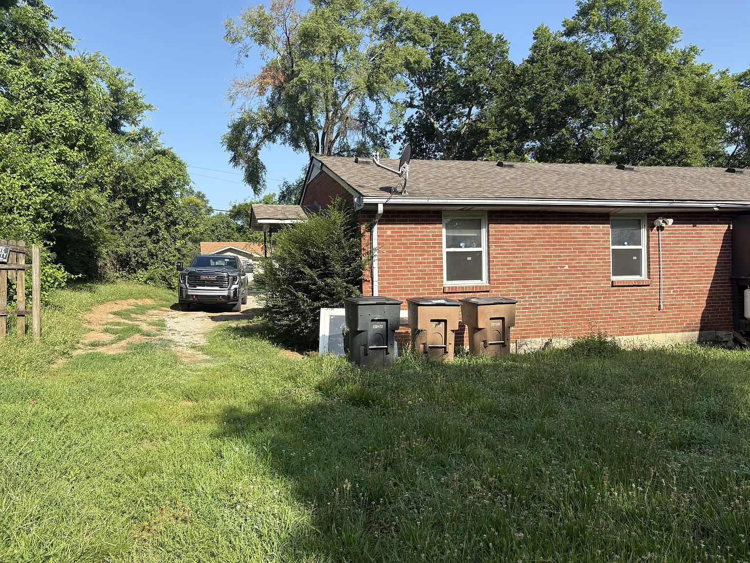 2 bed, 1.0 bath, 750 sqft, $1,250 — Photo 2