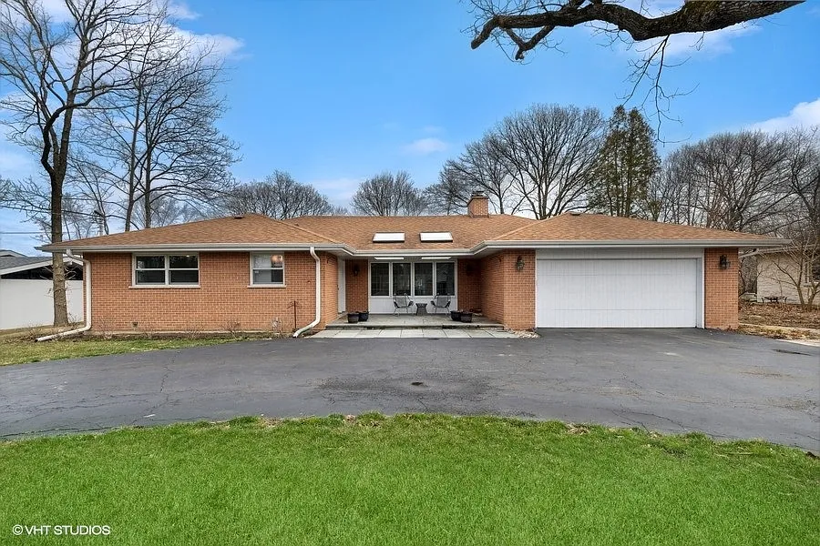 1527 Northwoods Rd photo 1