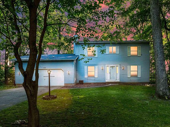 3rd image of 11085 Park Forest Dr