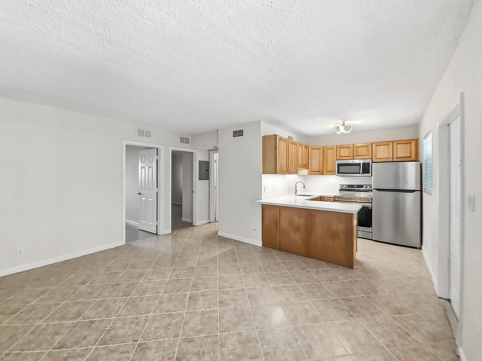 2 bed, 1.0 bath, 616 sqft, $2,000 — Photo 2