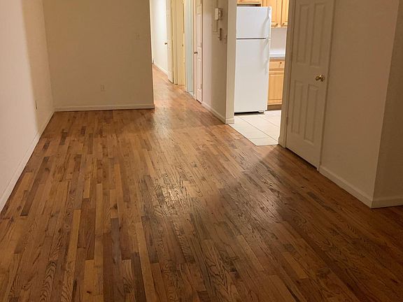 4th image of 32-30 93rd St APT D4