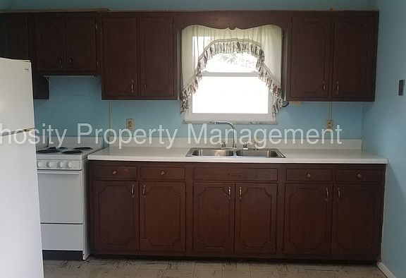 4th image of 7020 S Manor Dr