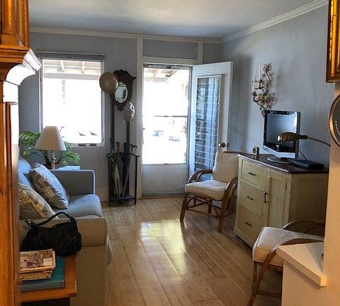 5th image of 17 Collins Ave #5