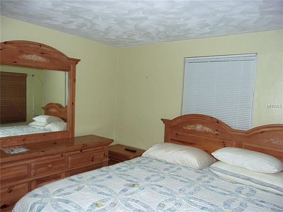 3rd image of 190 E Wentworth St
