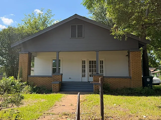 712 McMillon Ave SW — Photo 2