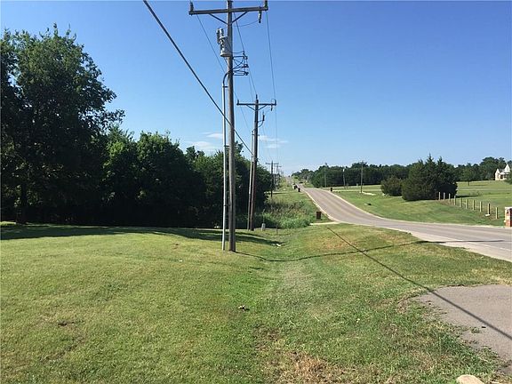 3rd image of 4733 Brookwood Dr #19