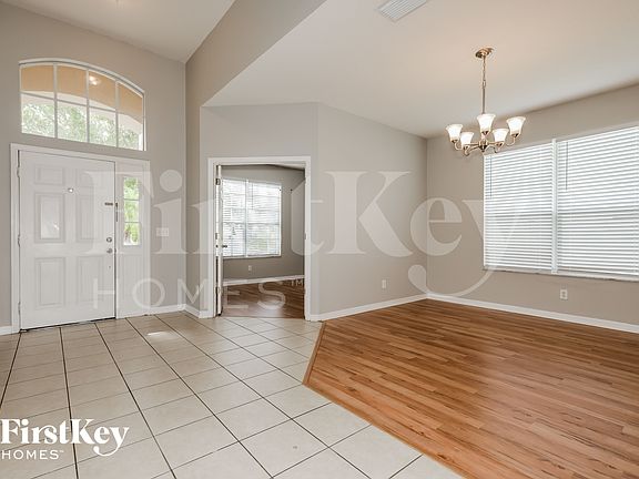 3rd image of 9409 Laurel Ledge Dr