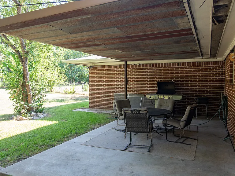 203 Helena St — Photo 3