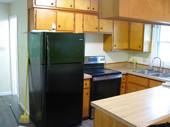 4th image of 3031 River Cir