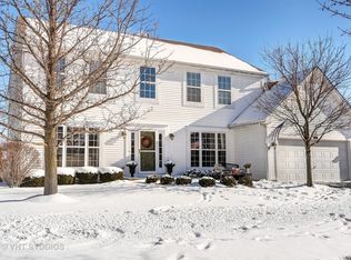 430 Oak Grove Cir, Wauconda, IL 60084
