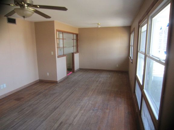 3rd image of 3223 S Hiram Ave