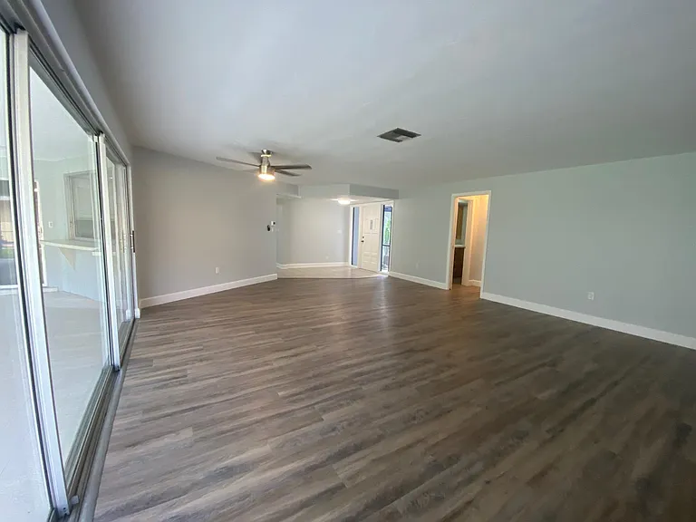 5097 Greenbriar Dr — Photo 9