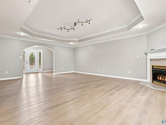 5th image of 1902 Lillian Dr