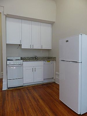 4th image of 318 W 106th St APT 3RE