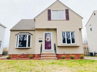 5900 Hodgman Dr, Parma Heights, OH