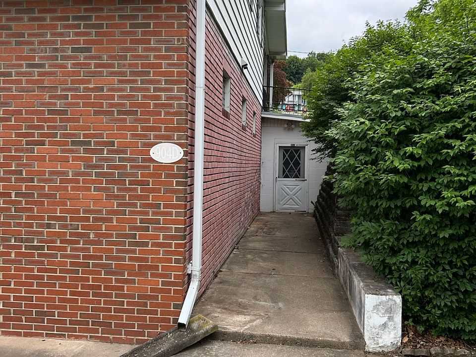 1st image of 904 Country Club Dr #D