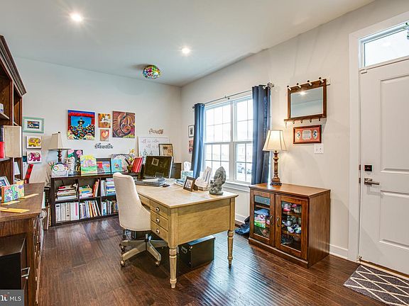 5th image of 9322 Wood Creek Cir