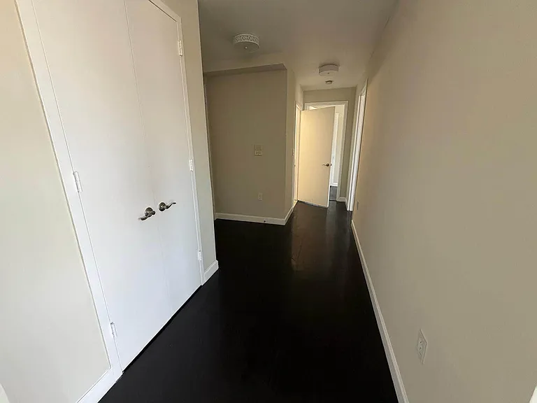61 Village Rd N #3B — Photo 7