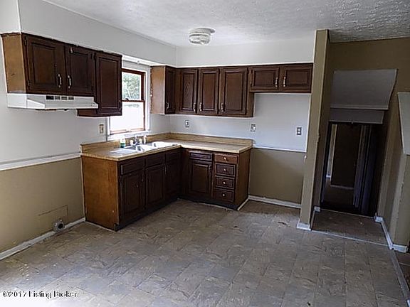 4th image of 3800 Breckenridge Ln