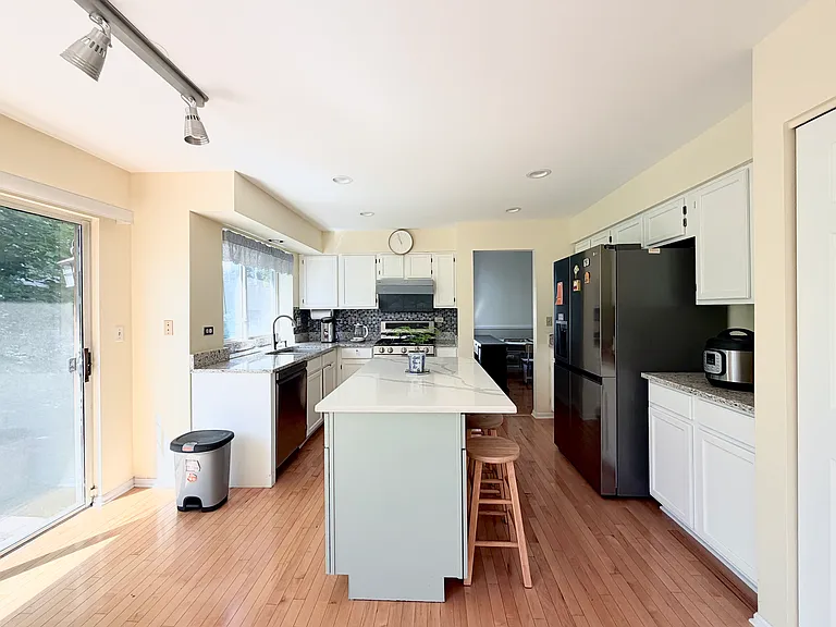 1936 Cobblebrook Ln — Photo 10
