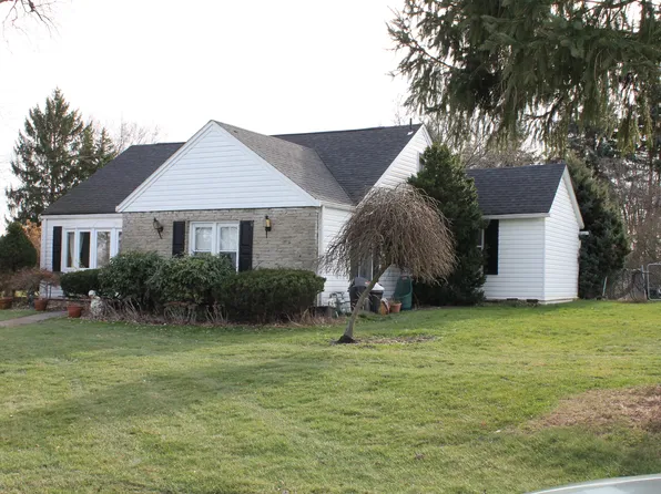 118 Naylor Dr, Belle Vernon, PA 15012