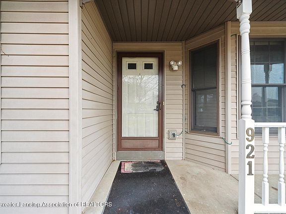 5th image of 921 Candela Ln