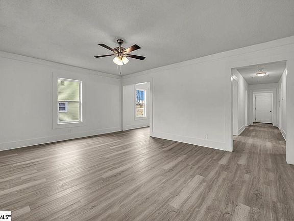 5th image of 136 Lee St