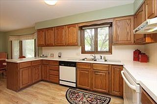 5th image of 2441 Rockhill Dr NE
