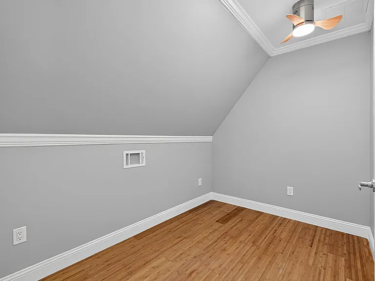 257 Kennedy Blvd — Photo 23