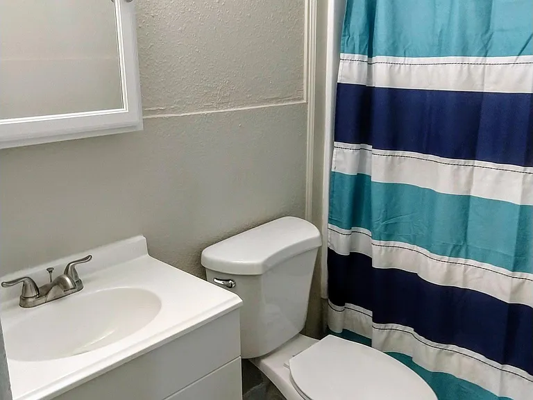 205 N M St — Photo 25