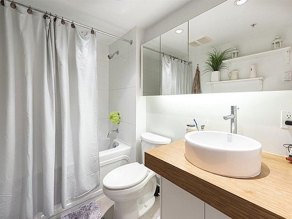 5th image of 168 Powell St #209