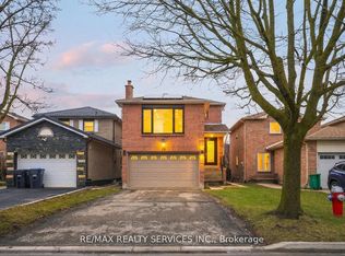 19 Wayne Nicol Dr, Brampton, ON L6X 3Z2