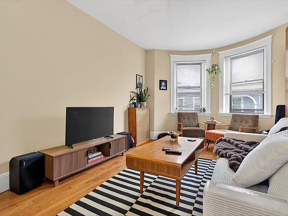 2nd image of 19-6 Royal St