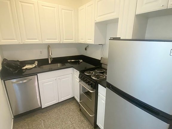 4th image of 207 E 37th St #8G1