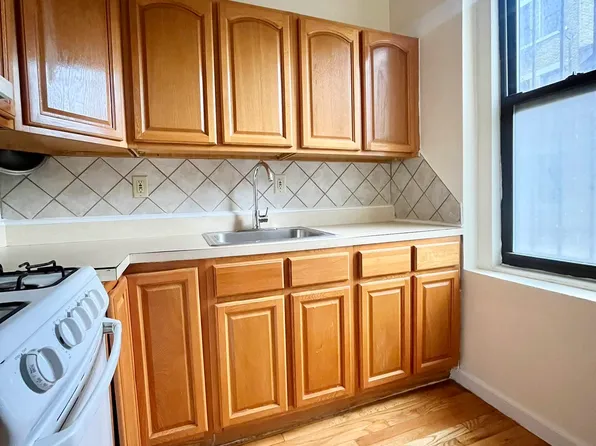 748 Saint Mark's Avenue image 4 of 10