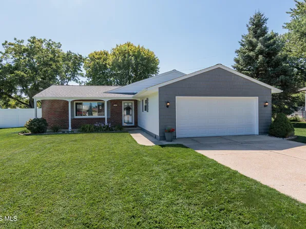 110 Birchwood Dr, Sandusky, OH 44870