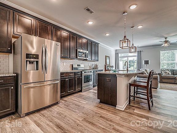 5th image of 15004 Savannah Hall Dr