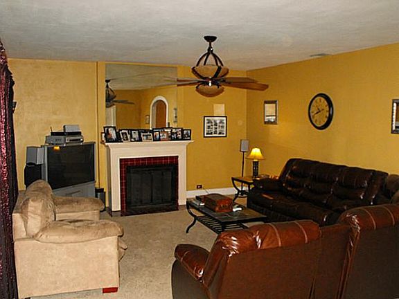 3rd image of 418 N Rose Ave