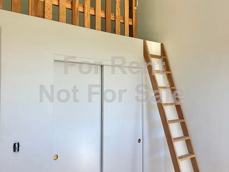 575 E Roger Rd — Photo 10