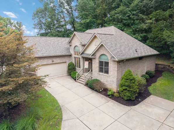 41 Brookdale Dr, Greensburg, PA 15601