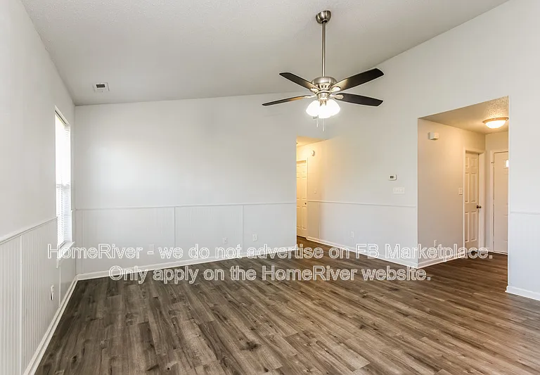 102 Winterberry Ln — Photo 4