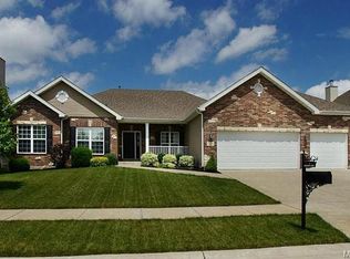 4 Waterfront Grv, Saint Charles, MO 63303