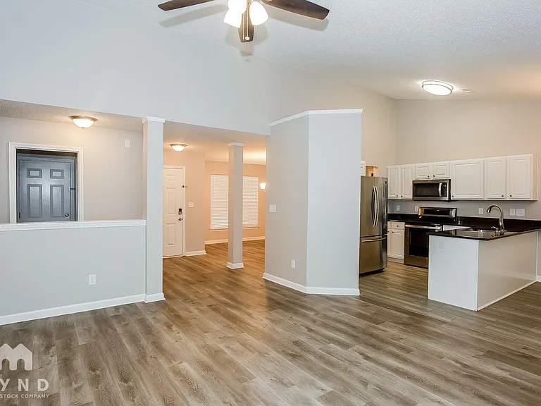 2066 Chapel Creek Rd SW — Photo 2